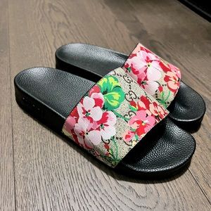 Gucci Bloom Slides Size 9